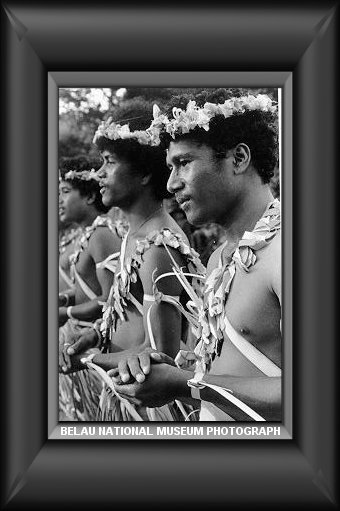 Mystery dancers (38257 bytes)